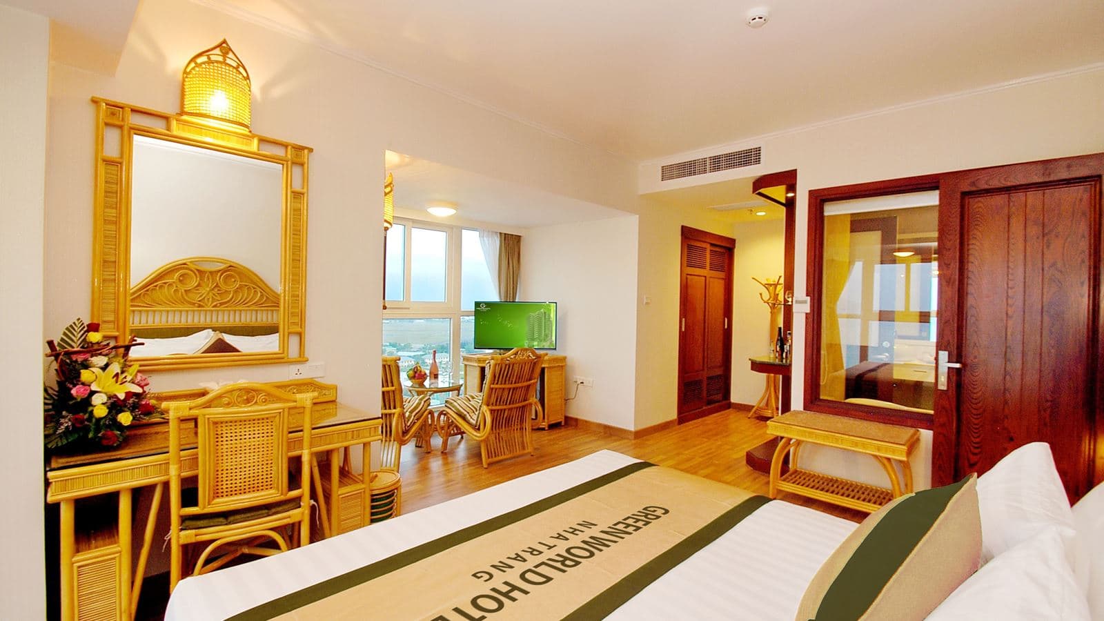 rooms-premier-suite-sea-view-with-balcony