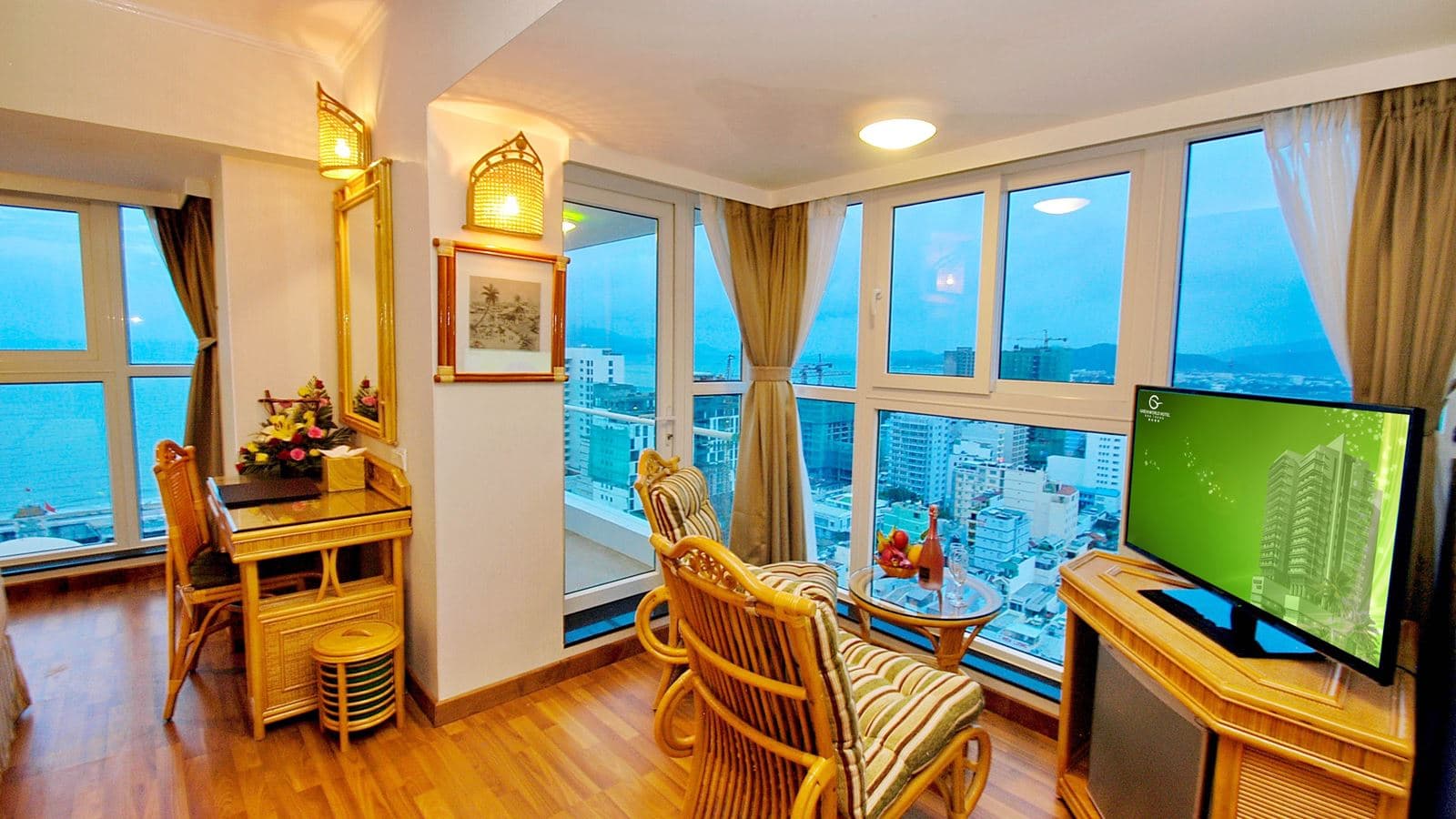 rooms-premier-suite-sea-view-with-balcony