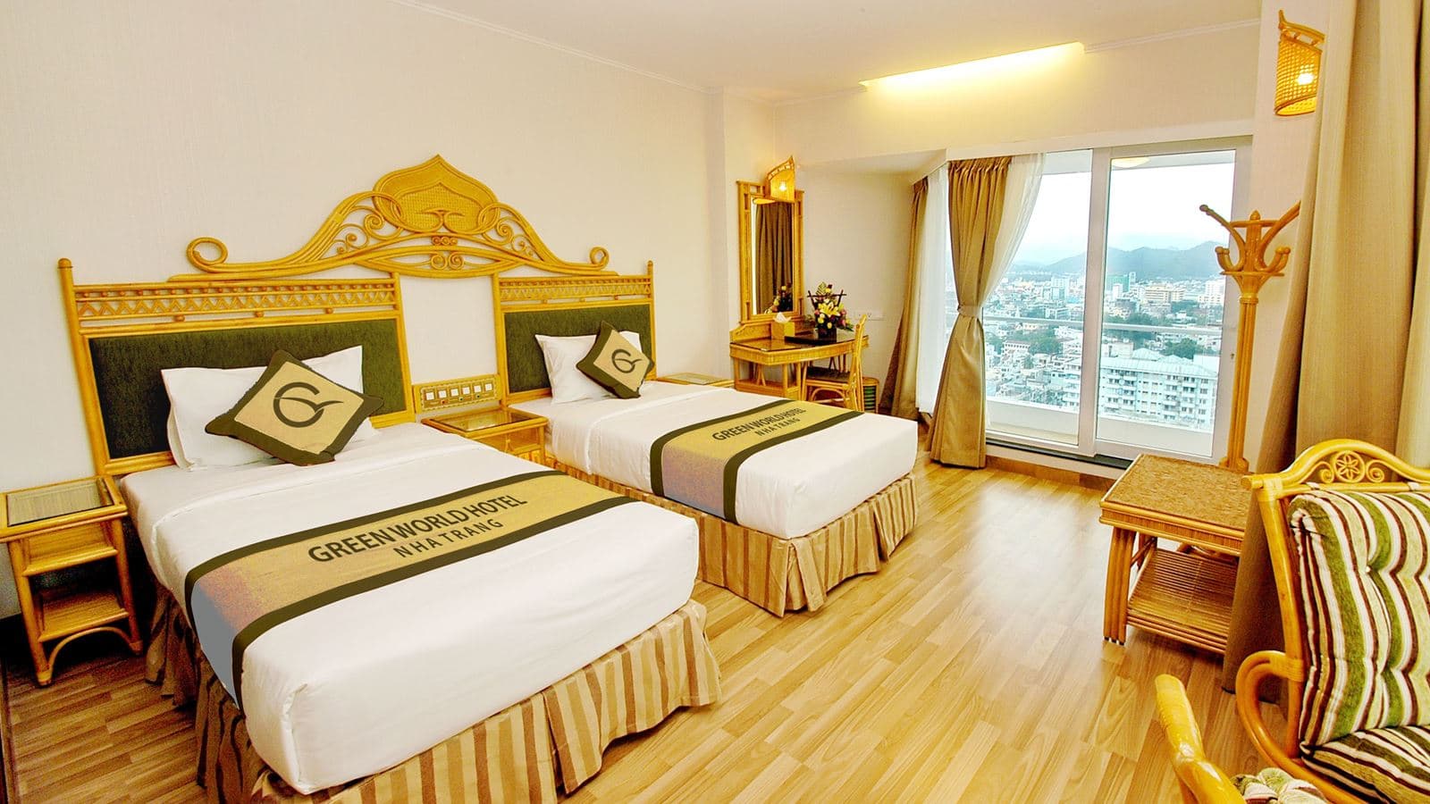 rooms-senior-deluxe-sea-view-with-balcony