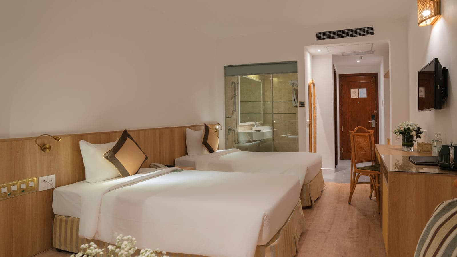 rooms-deluxe-partial-sea-view-with-balcony-child-without-extra-bed