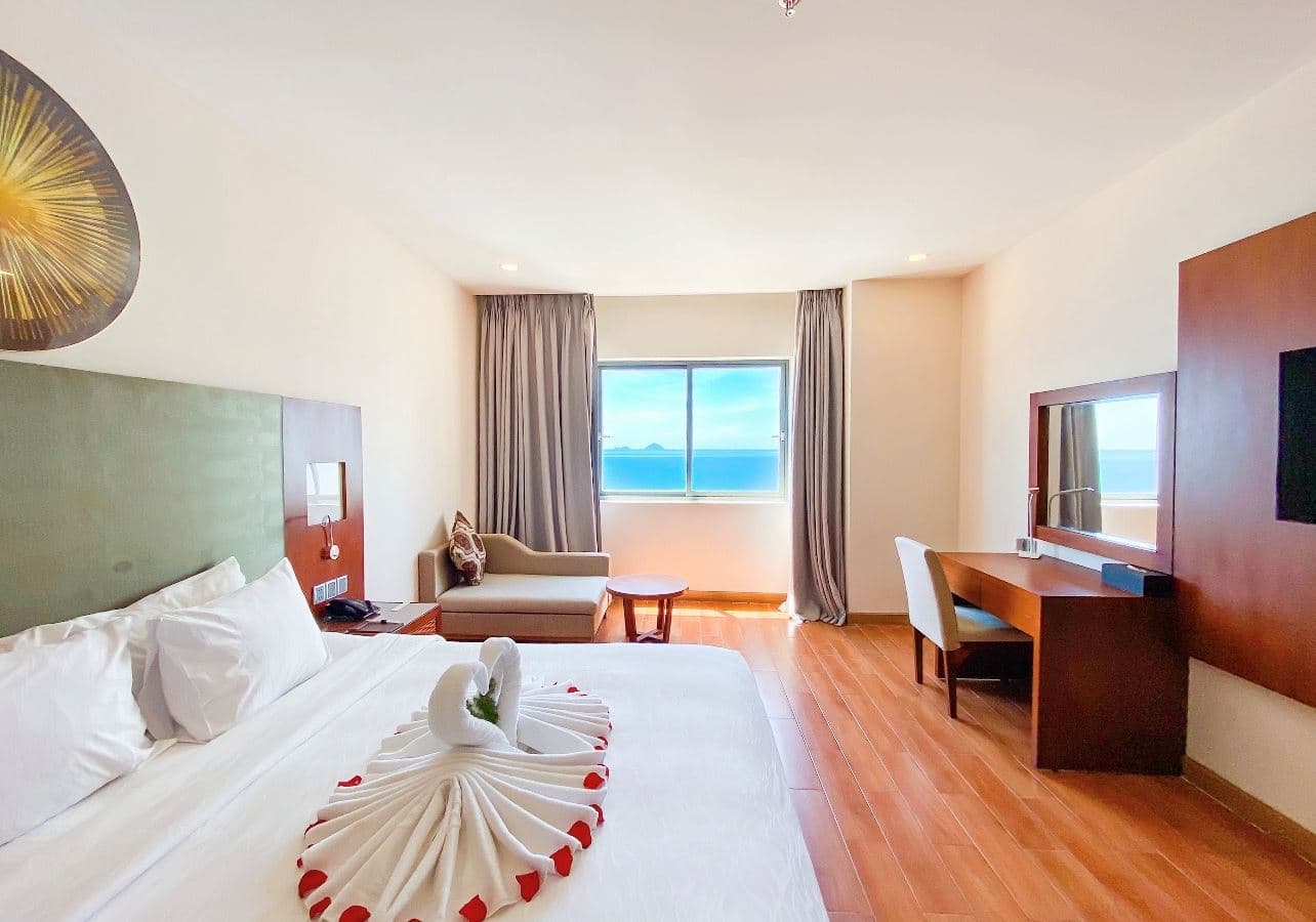 rooms-deluxe-sea-view-with-window