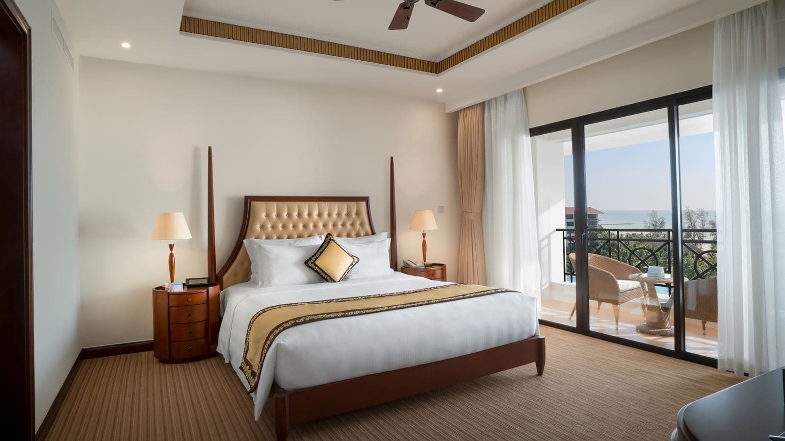 rooms-executive-suite-ocean-view