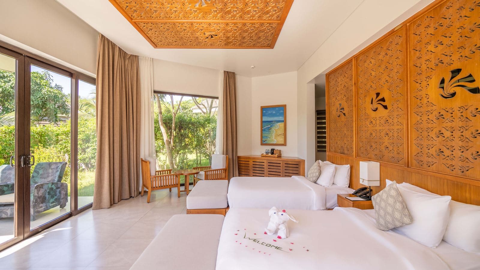 rooms-luxury-villa-poolside-with-terrace