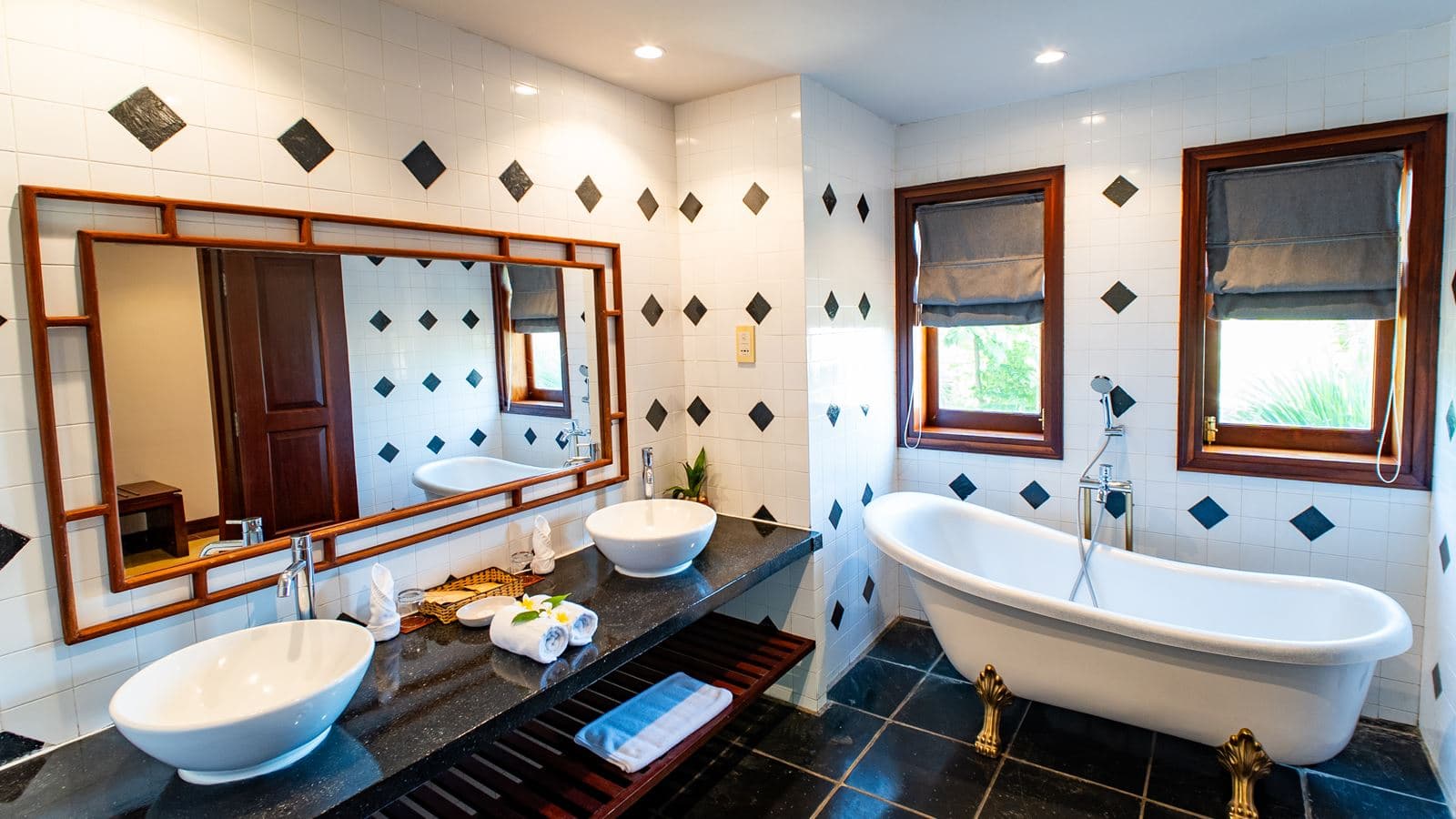 rooms-seaview-suite