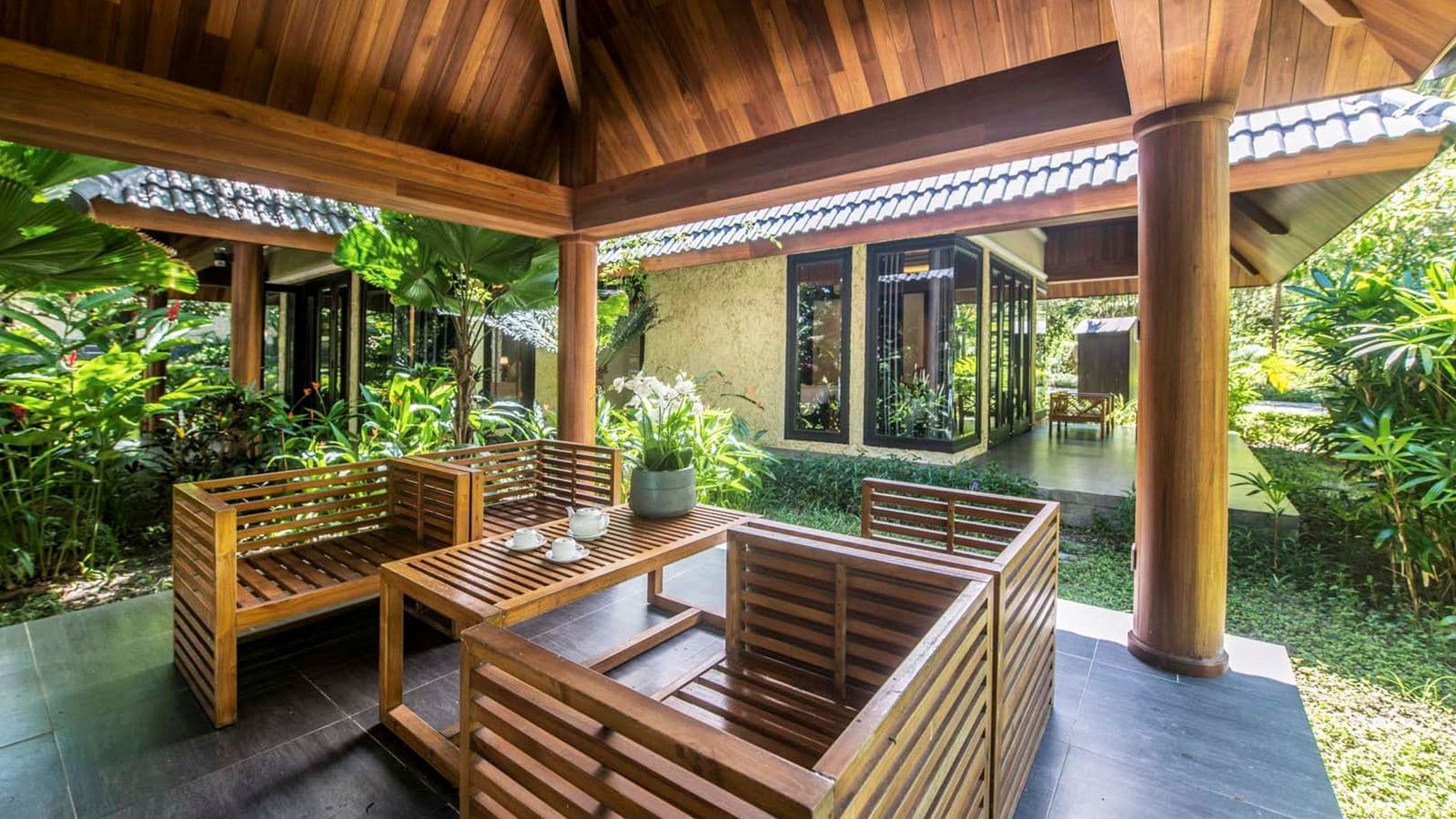 rooms-deluxe-bungalow-garden-view-child-without-extra-bed