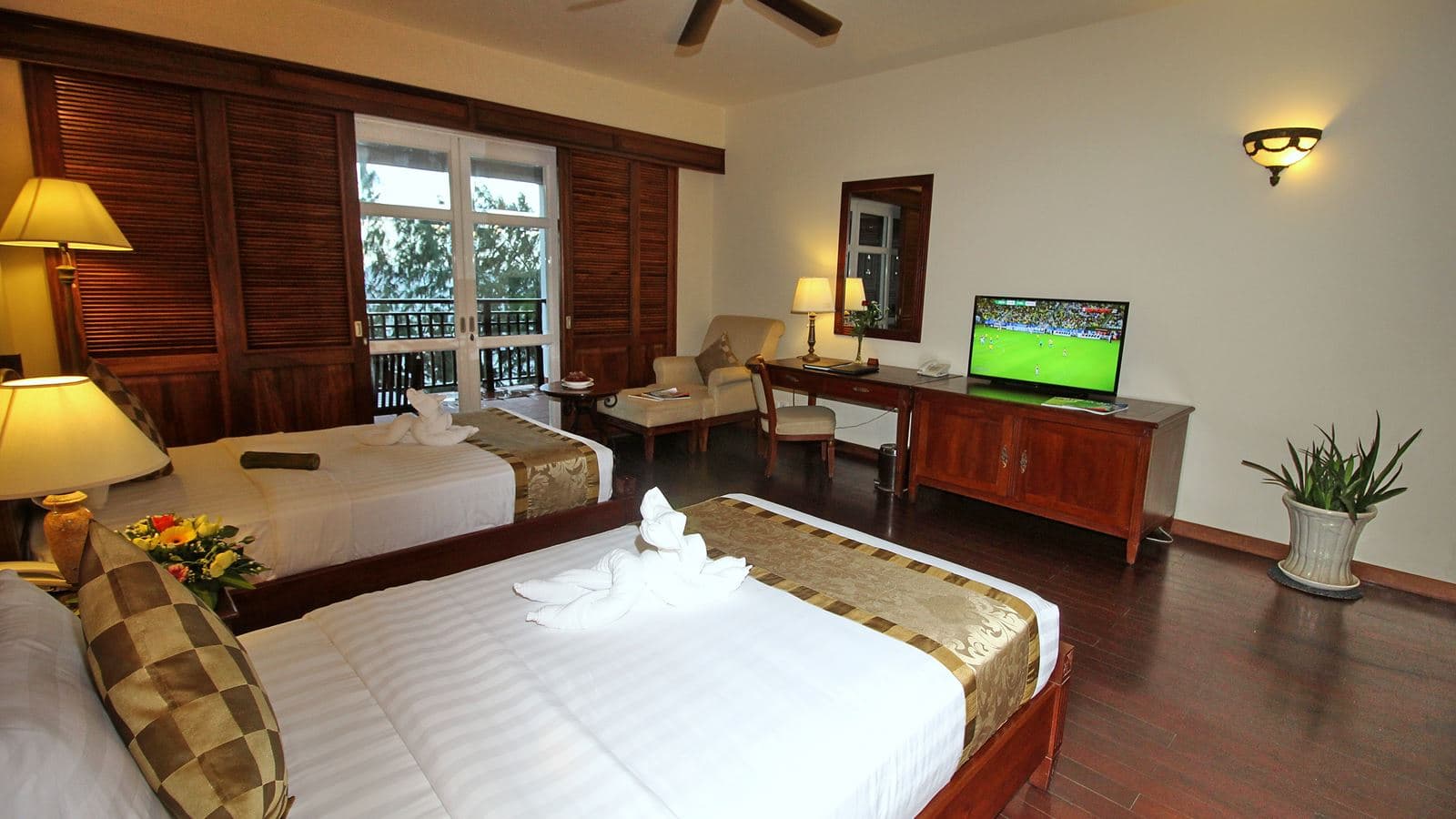 rooms-premier-deluxe-city-view