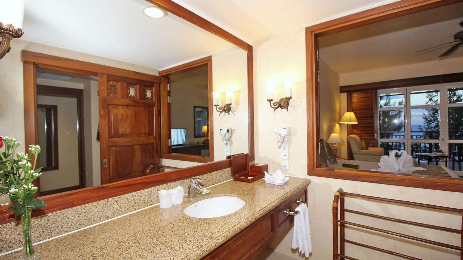 rooms-premier-deluxe-city-view