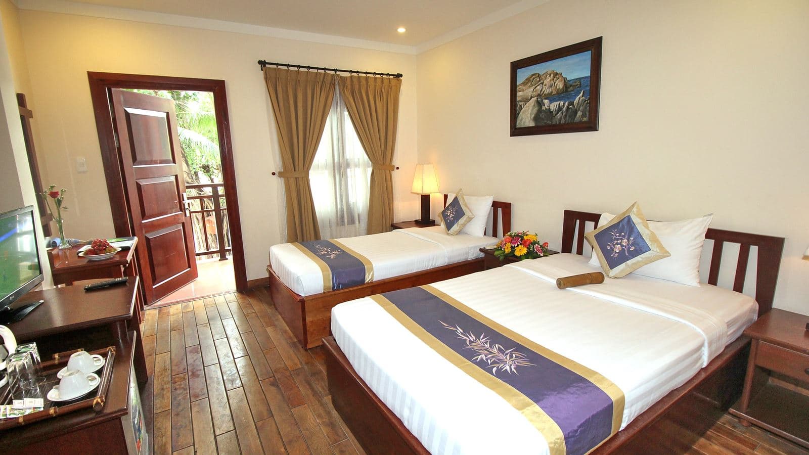 rooms-deluxe-city-view