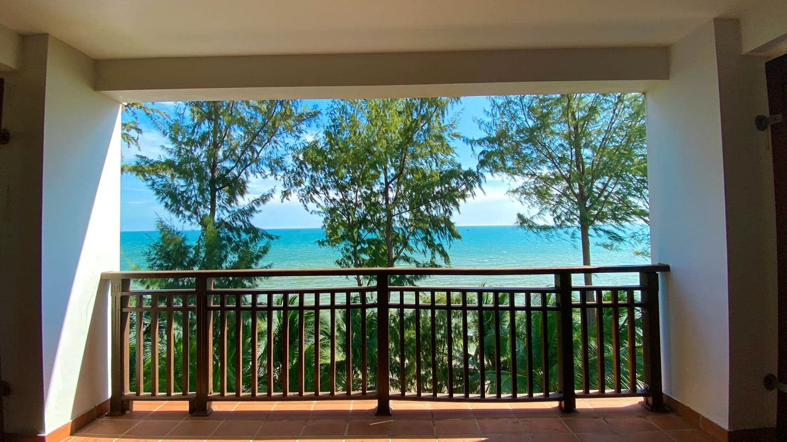 rooms-premier-deluxe-sea-view