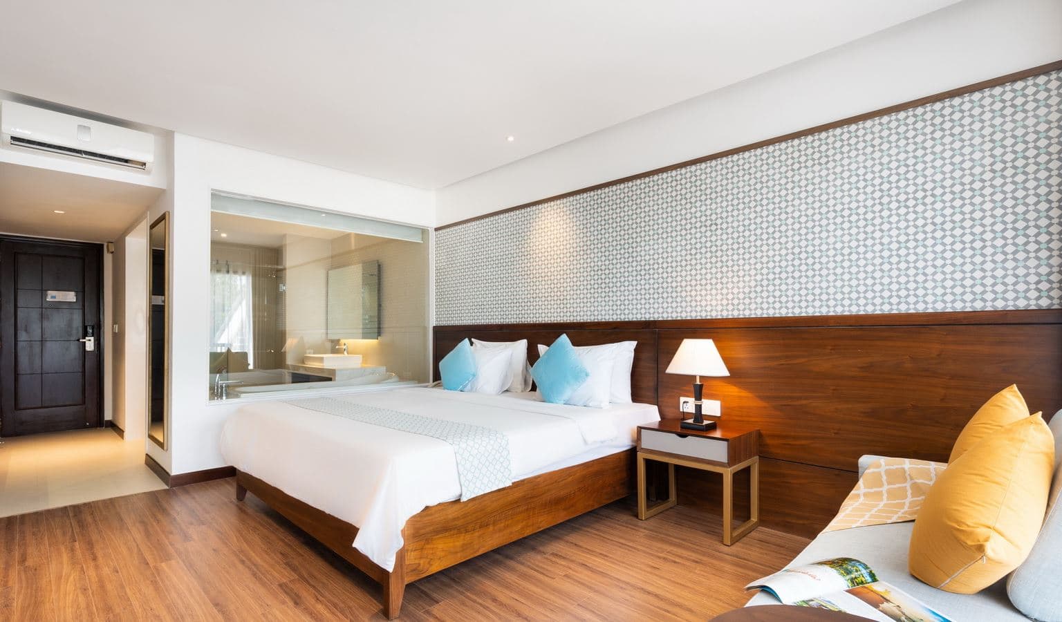 rooms-deluxe-ocean-view-with-balcony