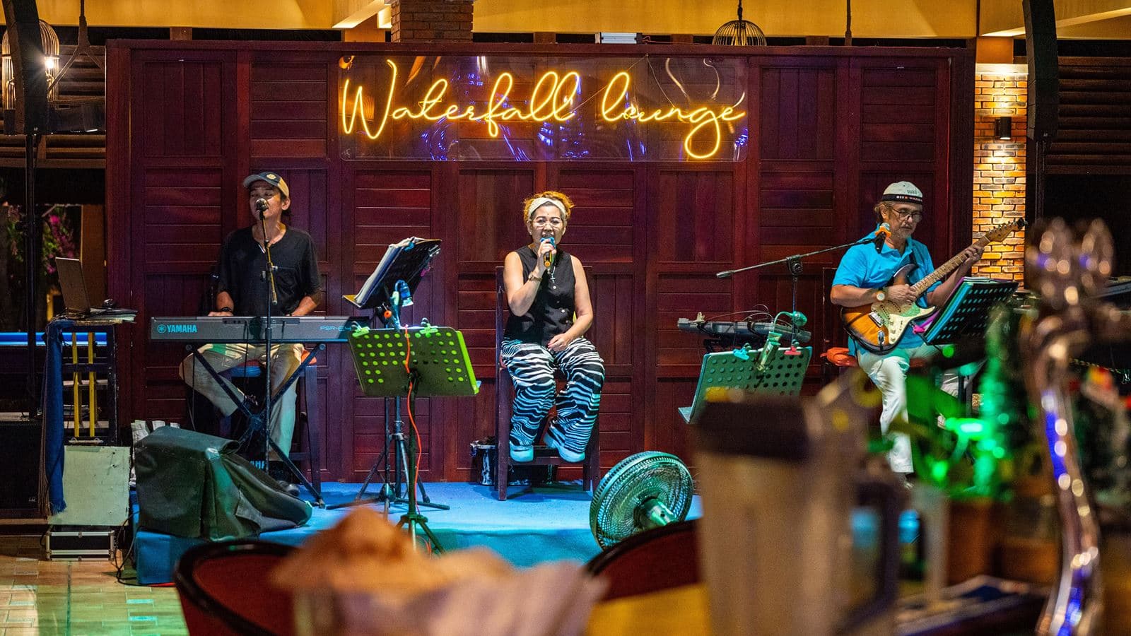 bars-waterfall-lounge