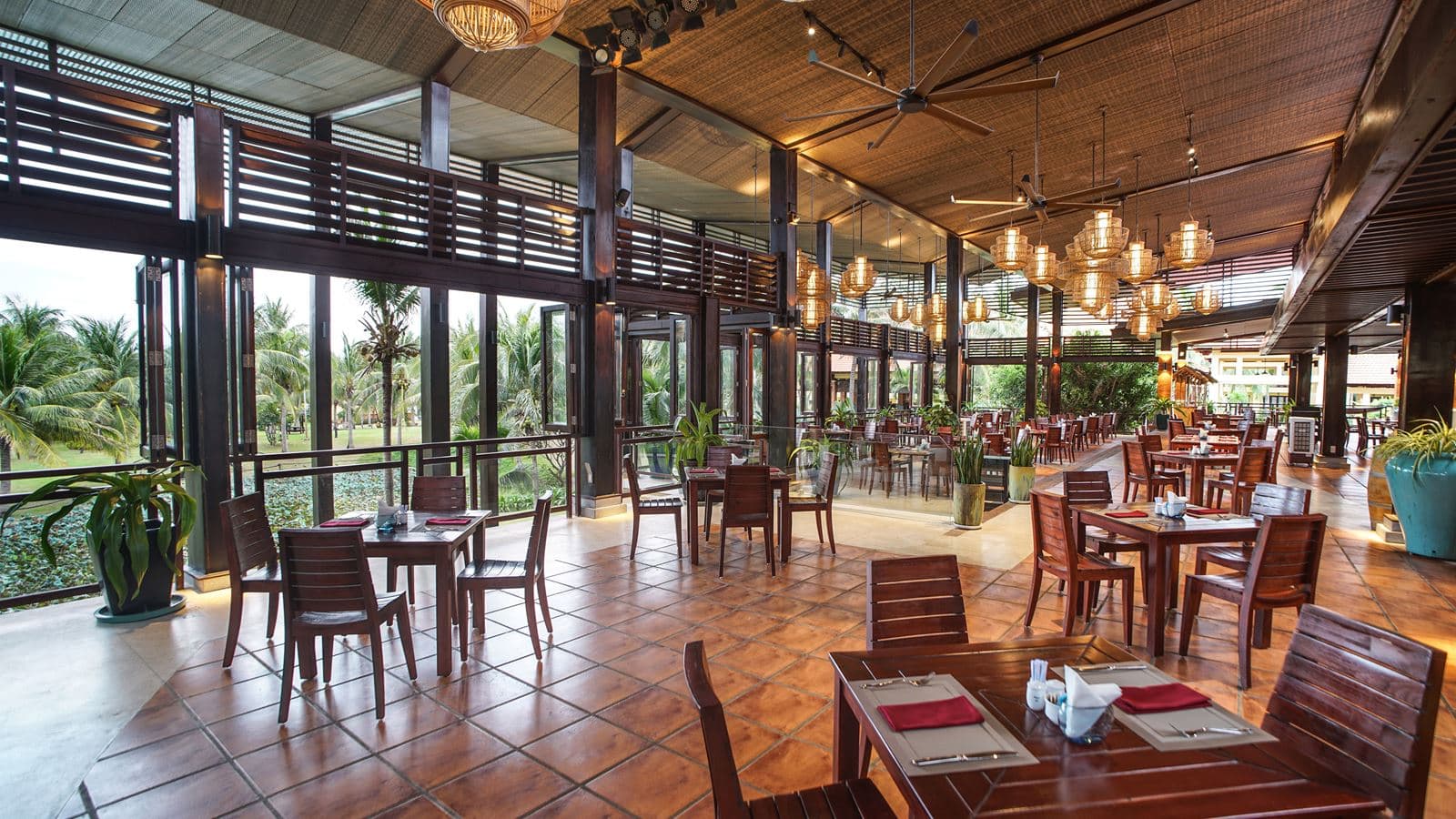 restaurants-cafe-blue-lagoon