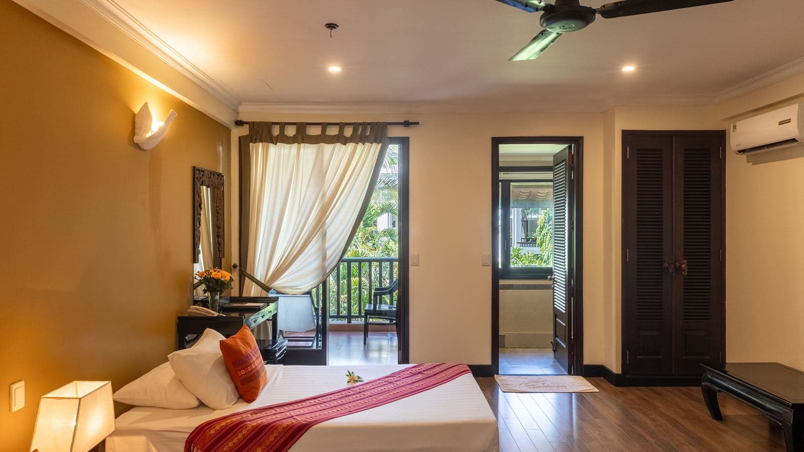 rooms-room-deluxe-with-balcony-or-terrace-child-without-extra-bed
