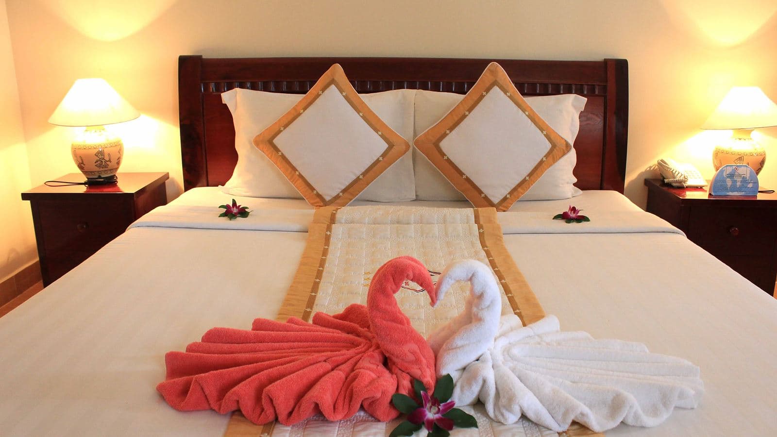 rooms-room-deluxe-seaview-at-hill-side-with-balcony