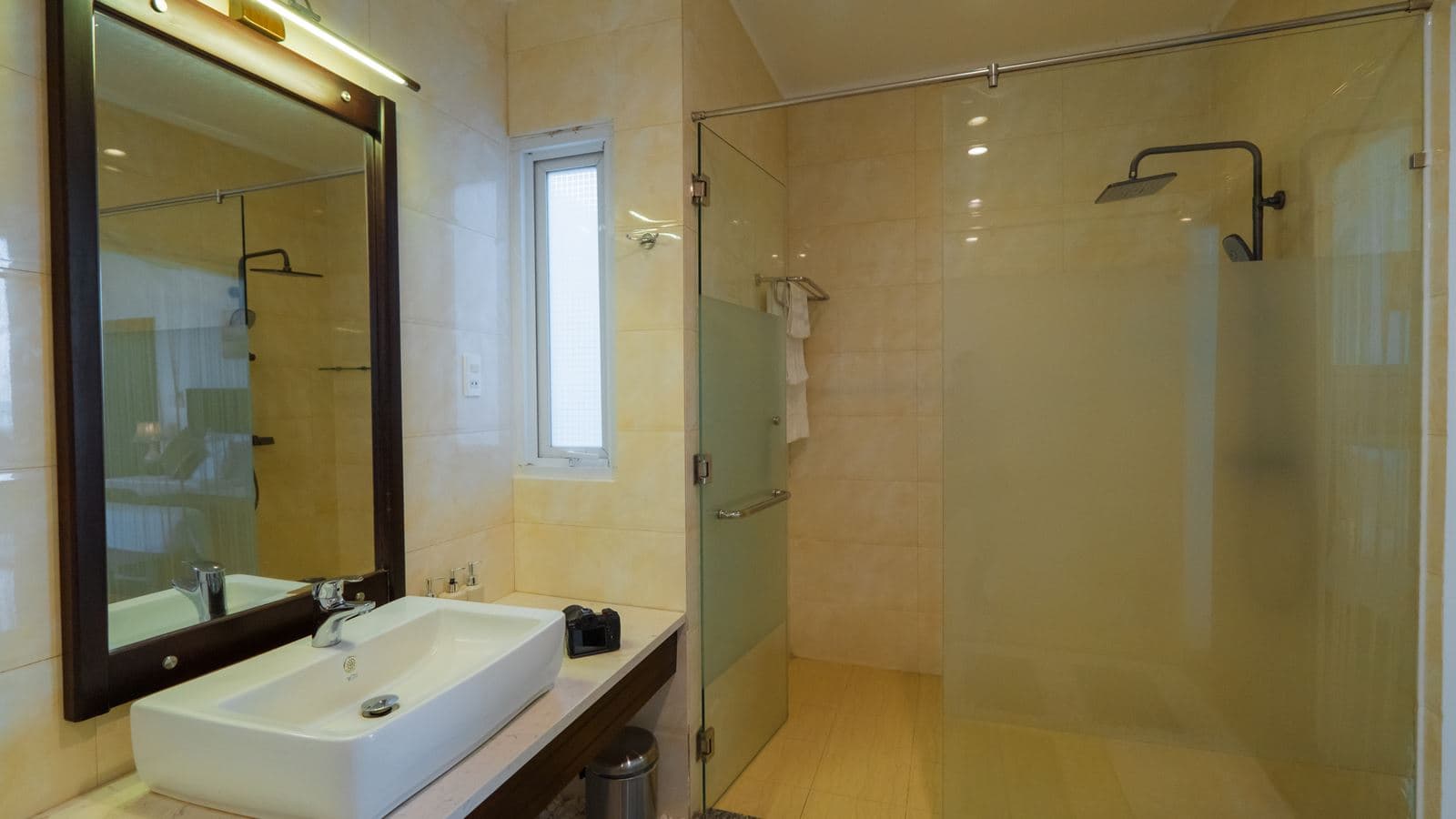rooms-superior-room