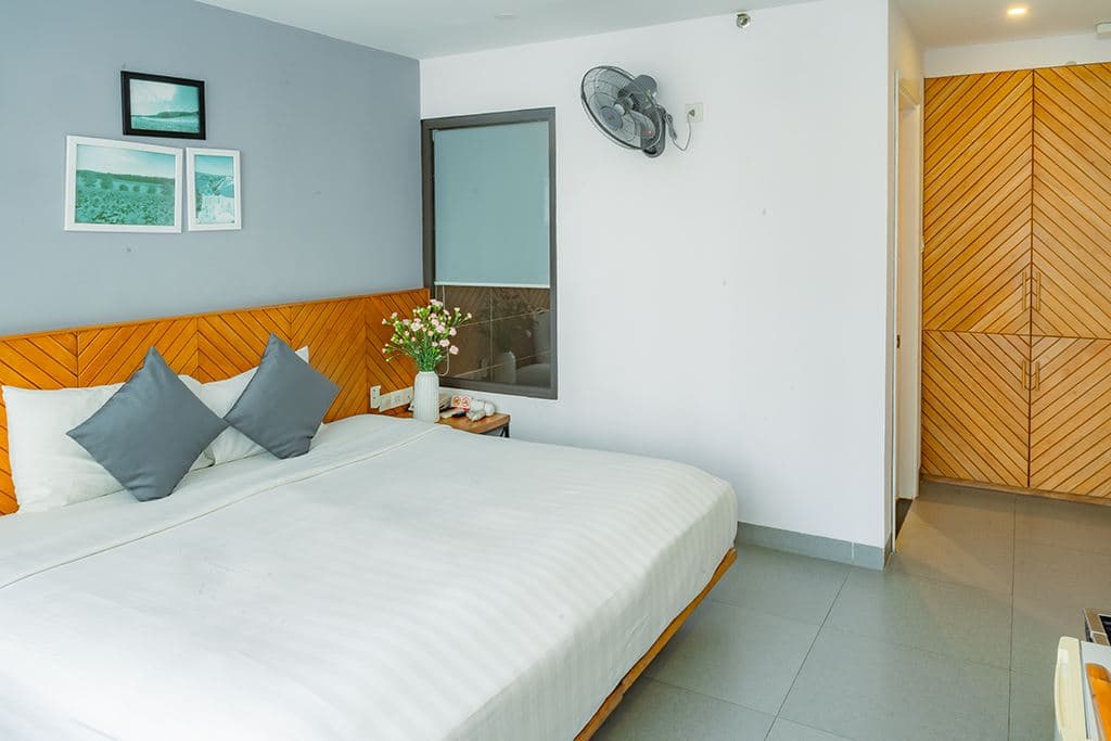 rooms-deluxe-city-view