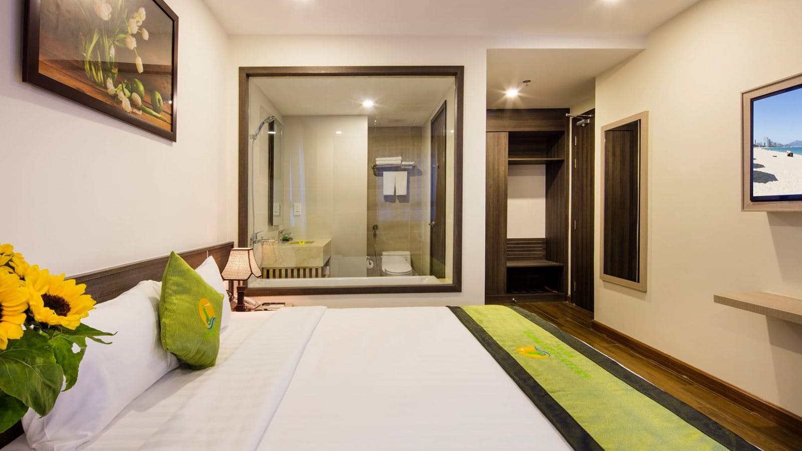 rooms-deluxe-with-balcony