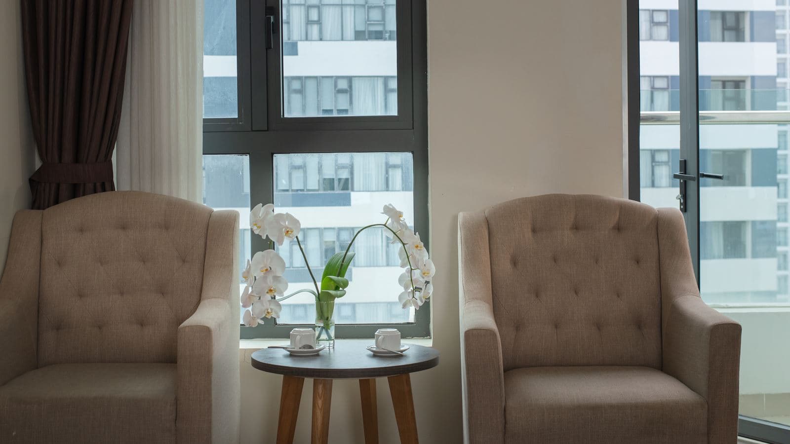 rooms-senior-deluxe-with-balcony