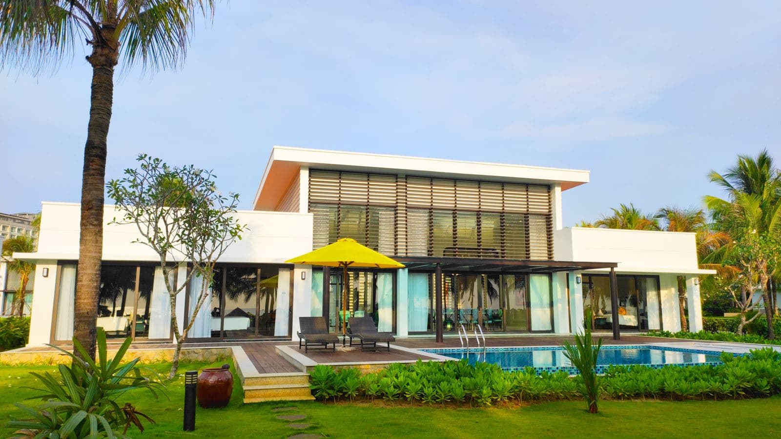 rooms-03-bedroom-beachfront-villa-with-private-pool