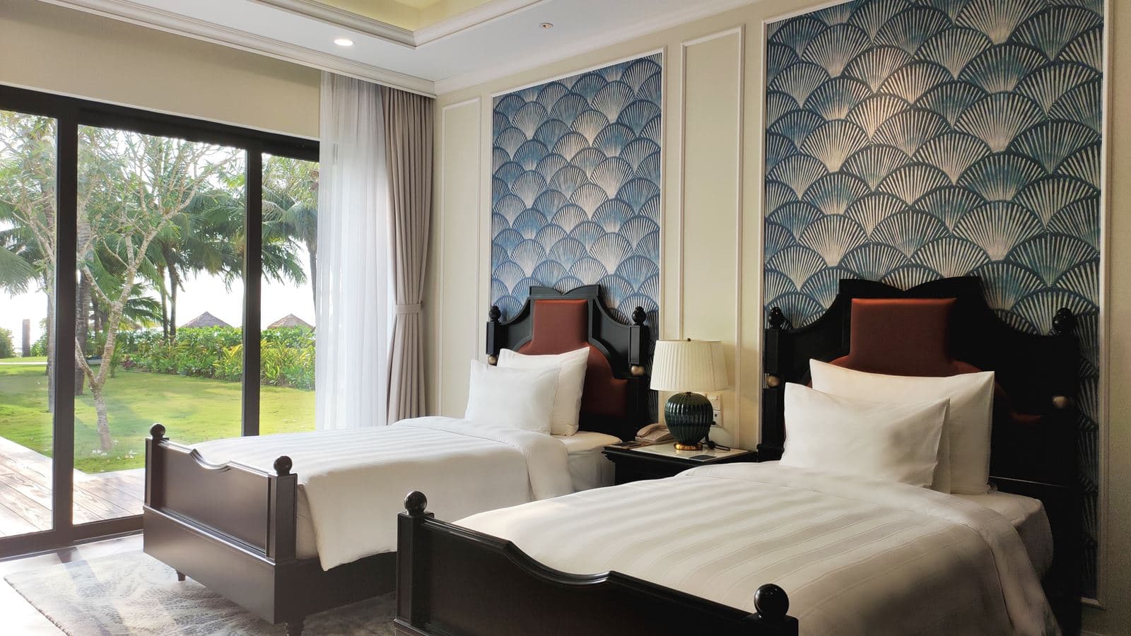rooms-03-bedroom-beachfront-villa-with-private-pool