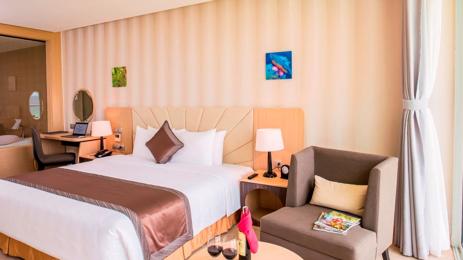 rooms-executive-suite-with-balcony
