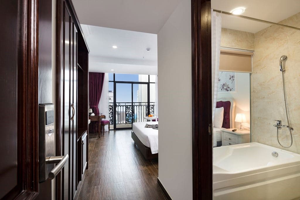 rooms-room-senior-dbltwn-with-balcony