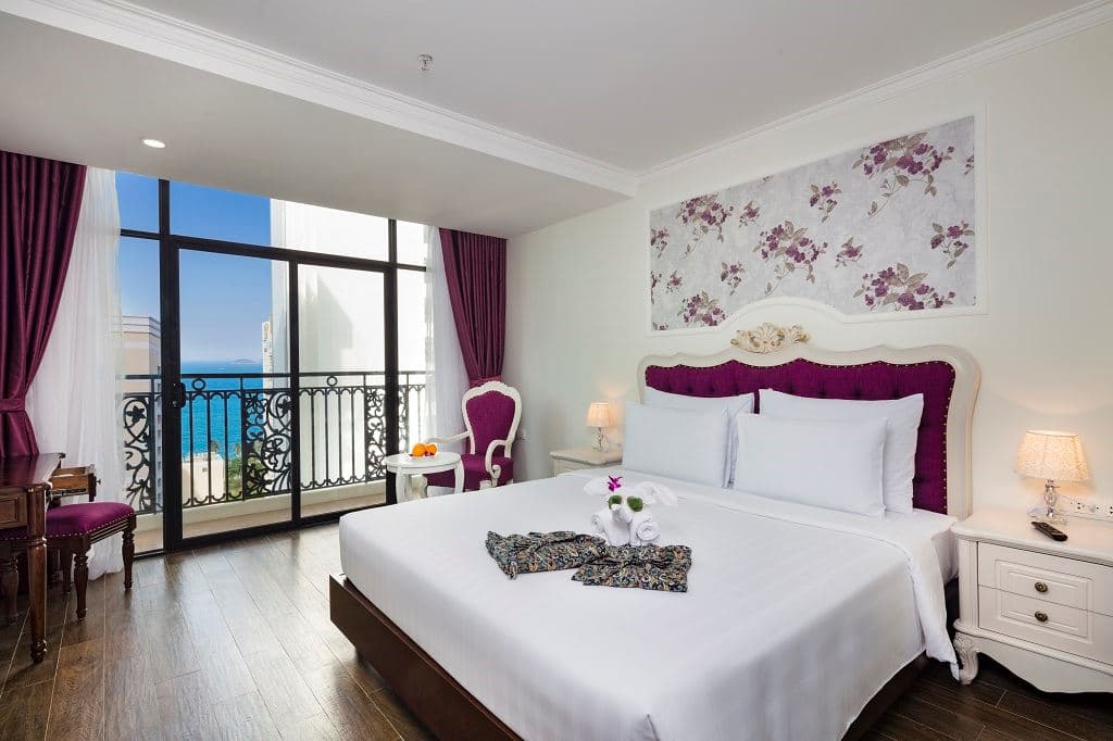 rooms-room-senior-dbltwn-with-balcony