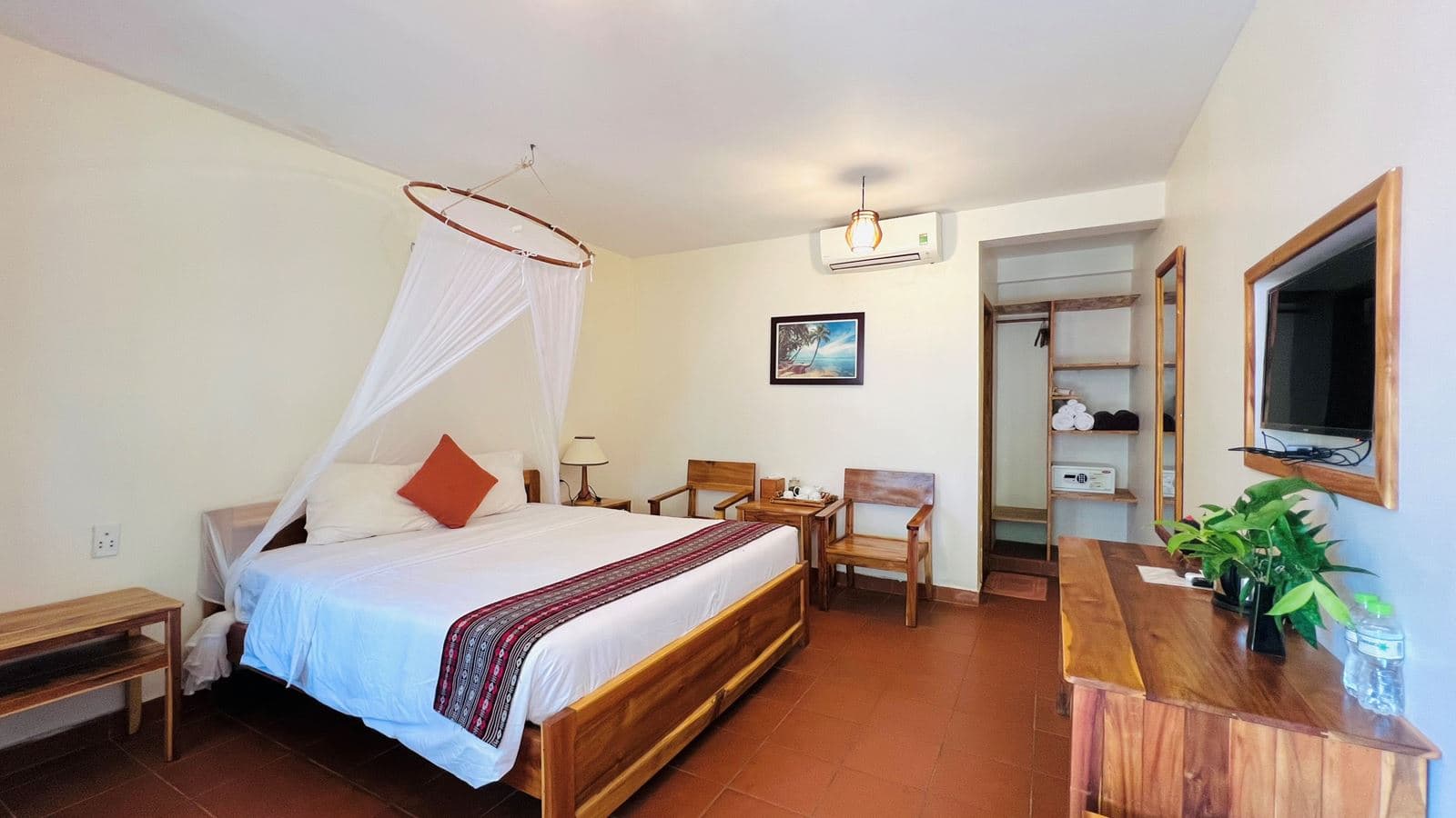 rooms-room-with-garden-view