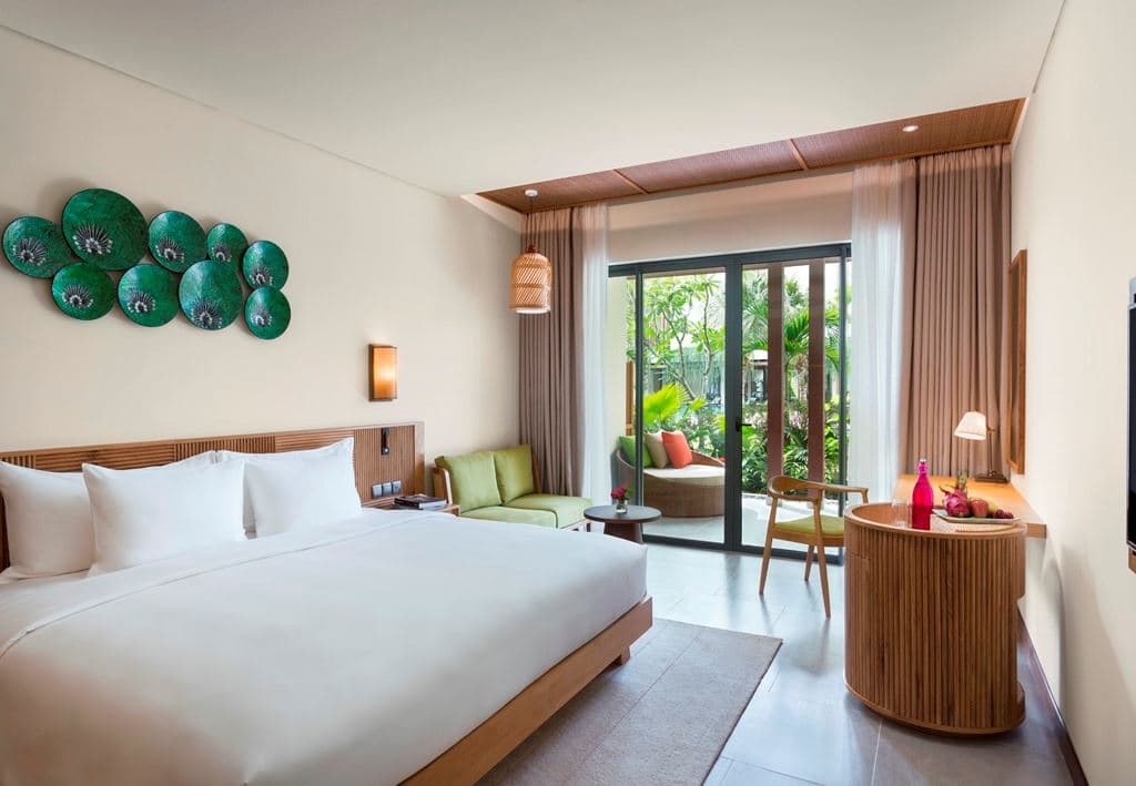 rooms-deluxe-garden-view-with-balcony
