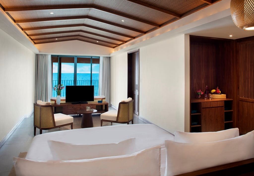 rooms-junior-suite-with-balcony