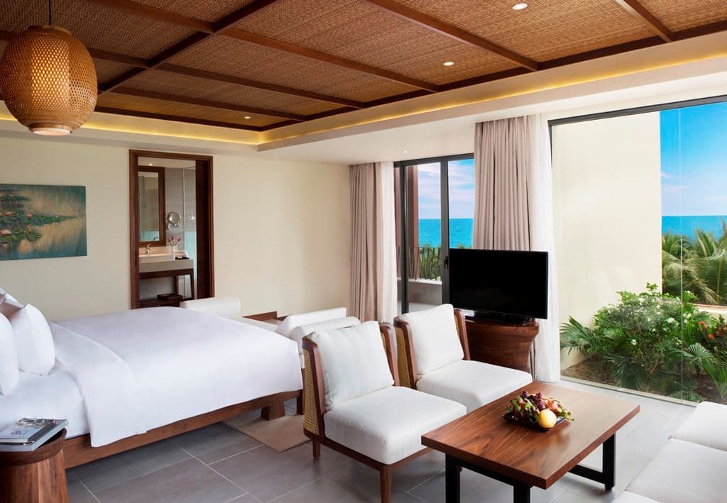 rooms-moonrise-suite-with-balcony
