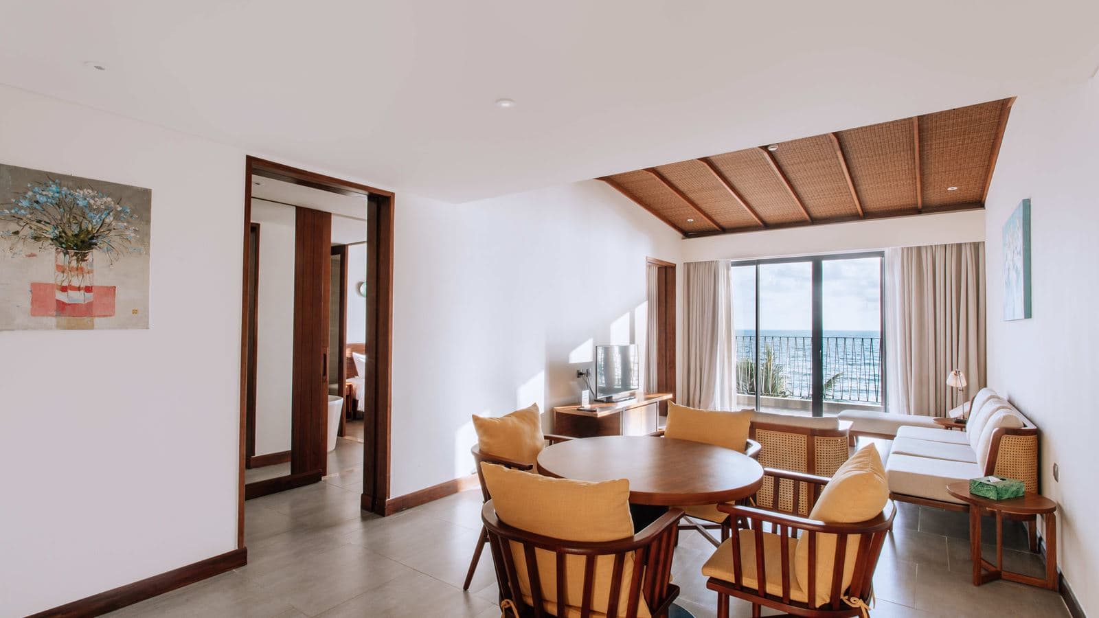 rooms-executive-suite-with-balcony