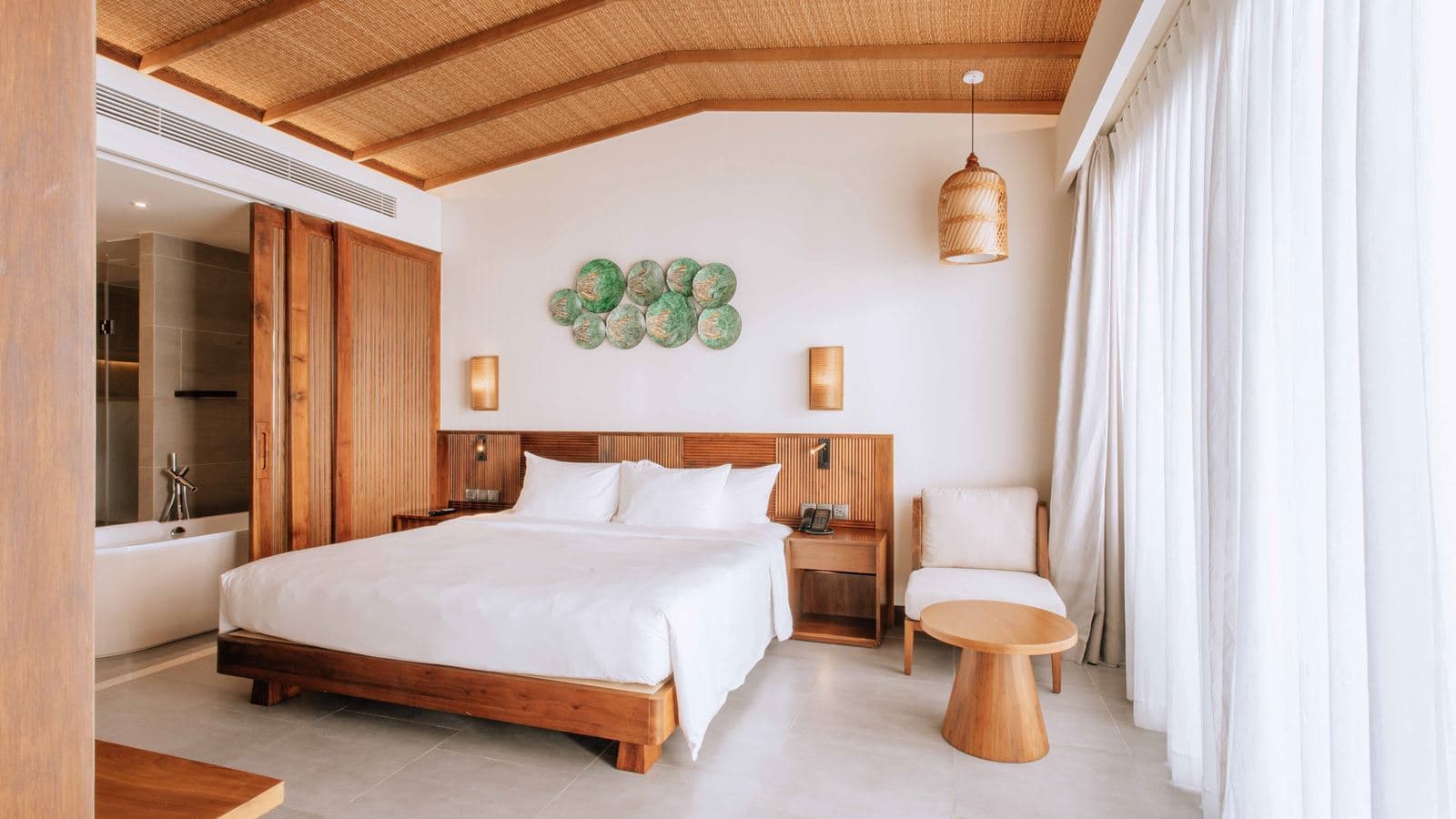 rooms-executive-suite-with-balcony