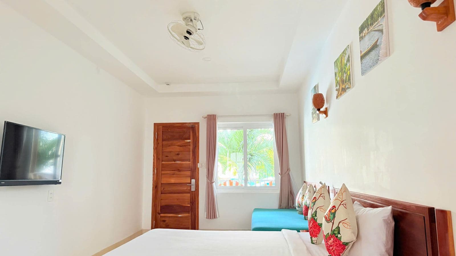 rooms-deluxe-room