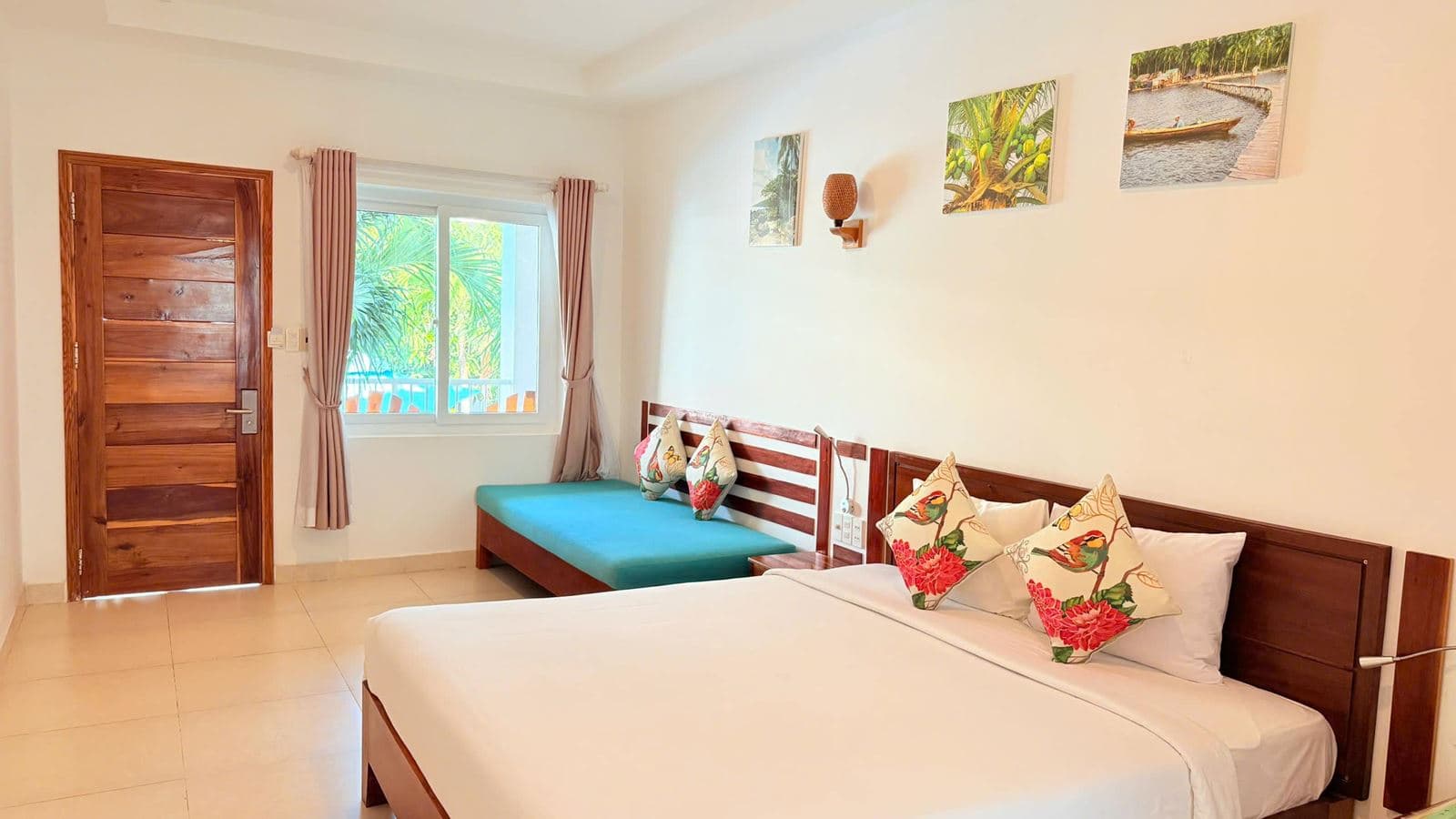 rooms-deluxe-room
