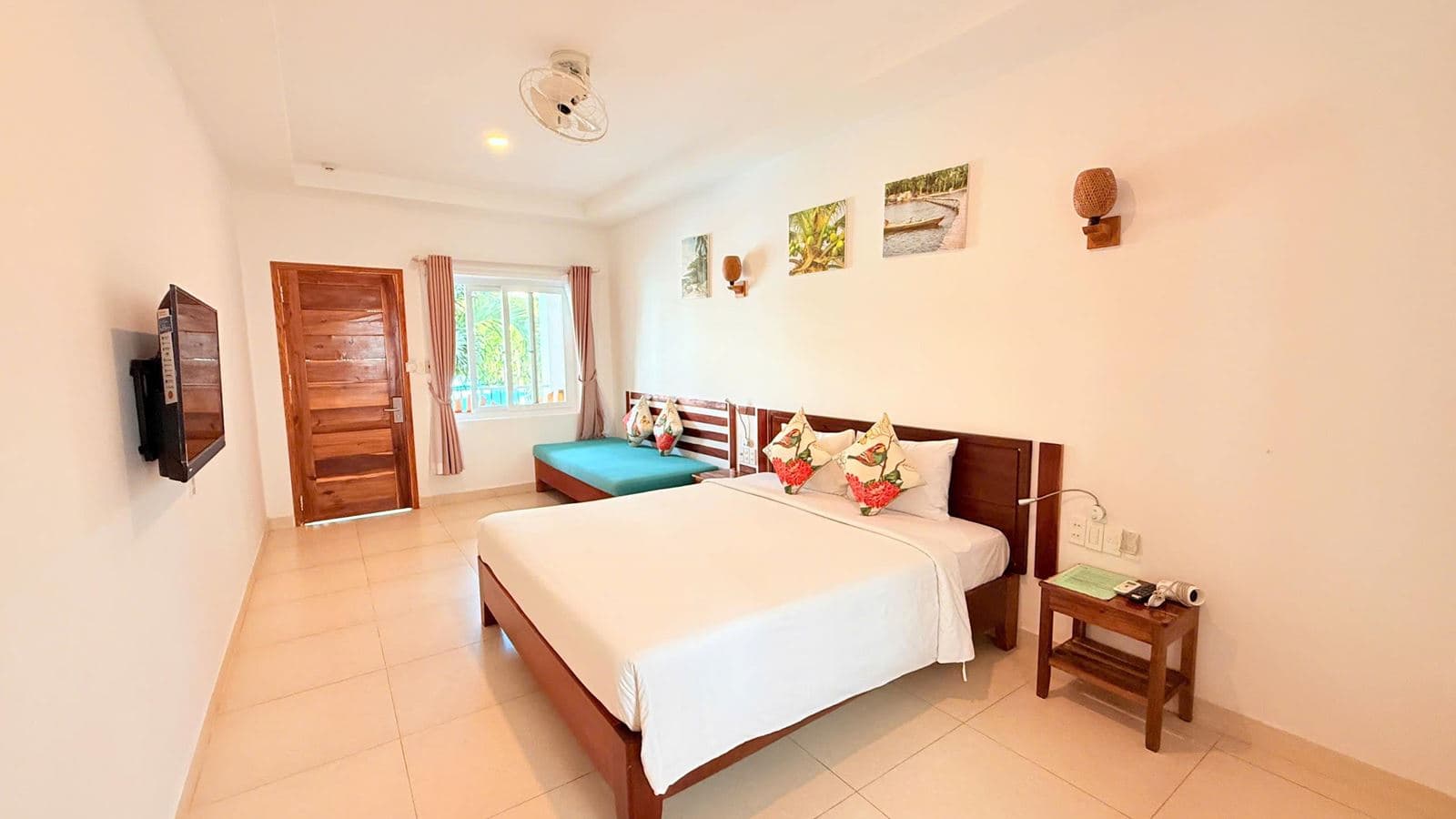 rooms-deluxe-room