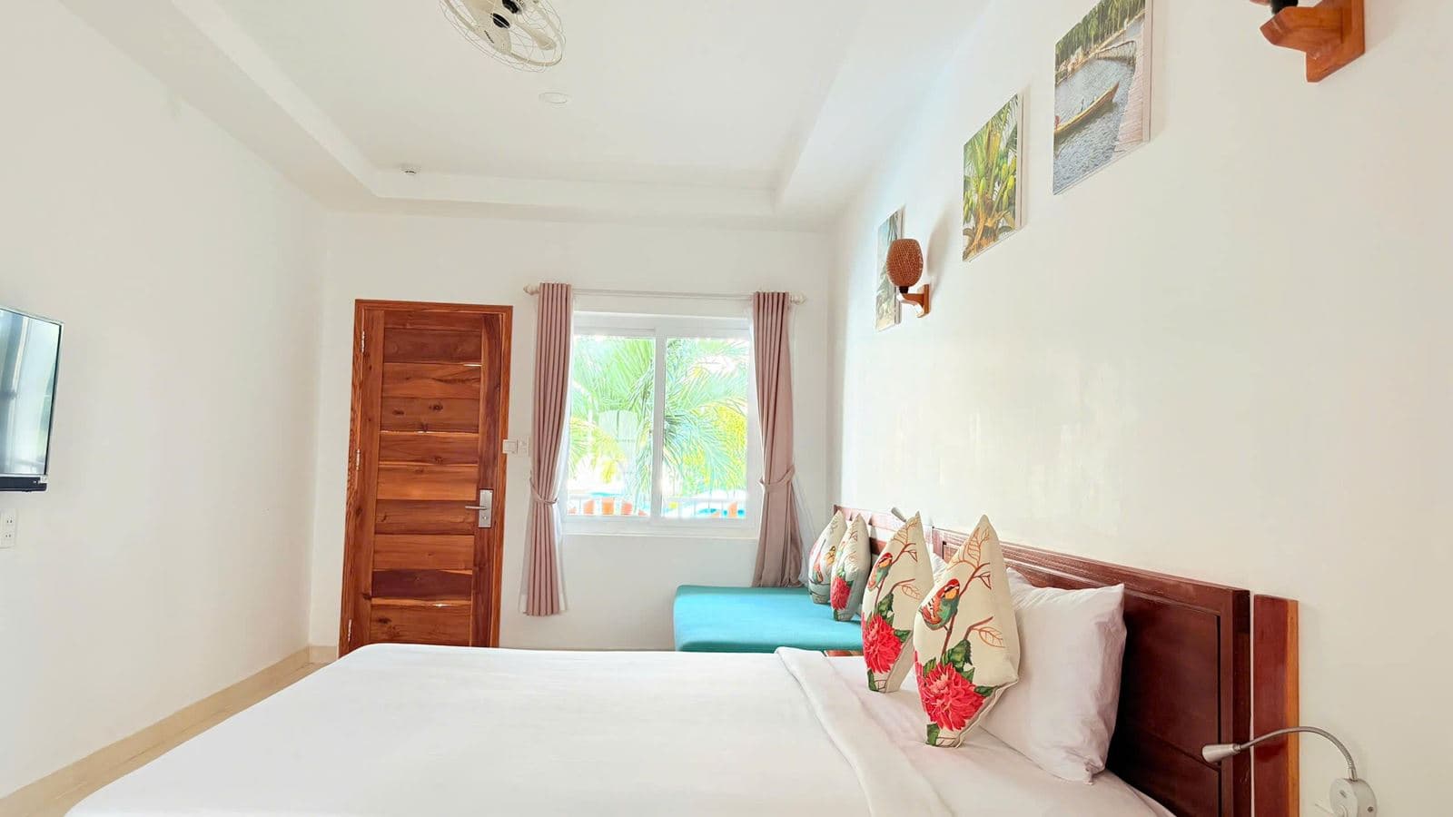rooms-deluxe-room