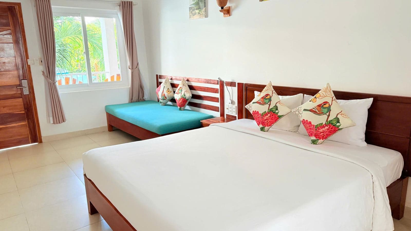 rooms-deluxe-room