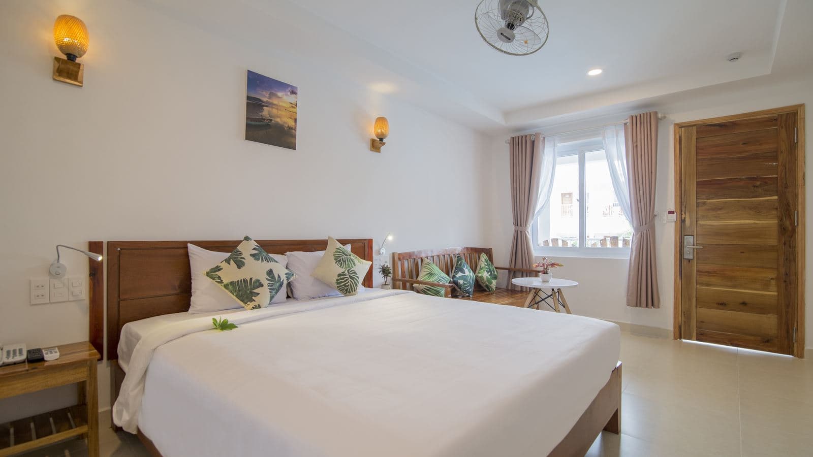 rooms-deluxe-room