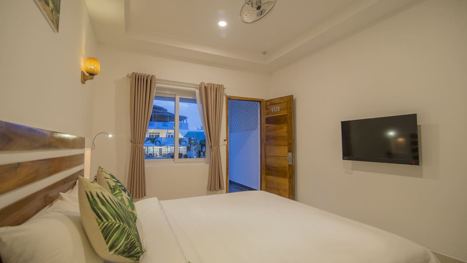 rooms-deluxe-room