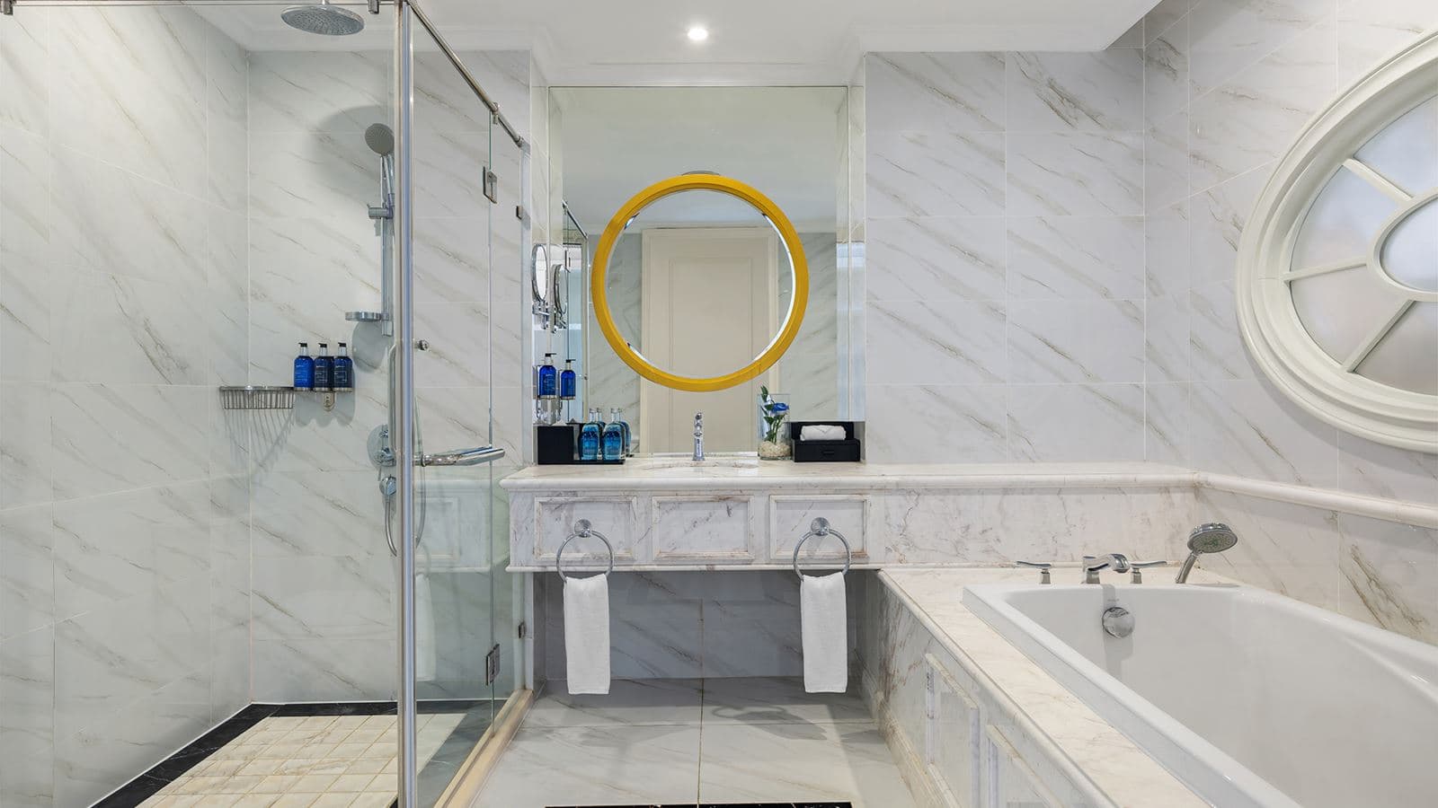 rooms-deluxe-pool-view