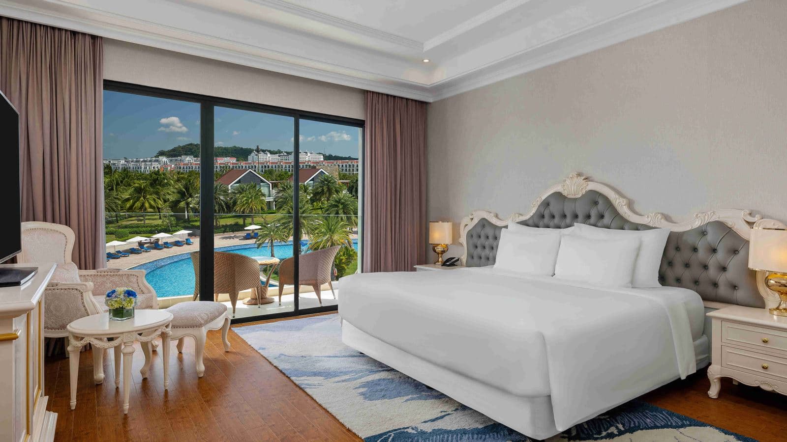 rooms-deluxe-pool-view-child-without-extra-bed