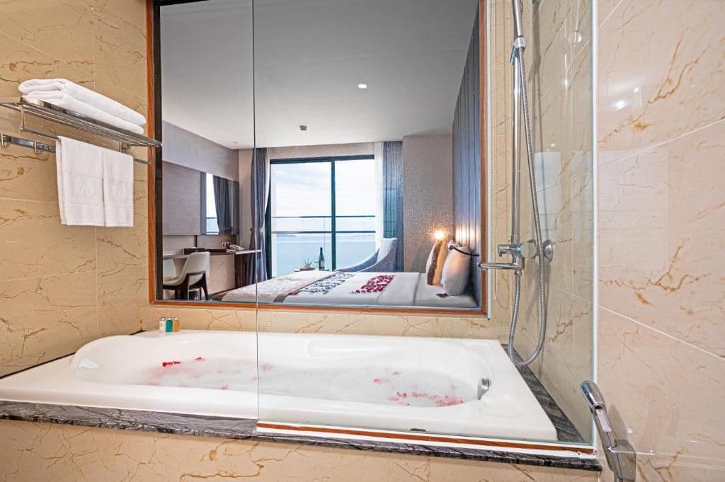 rooms-premier-ocean-view-with-balcony