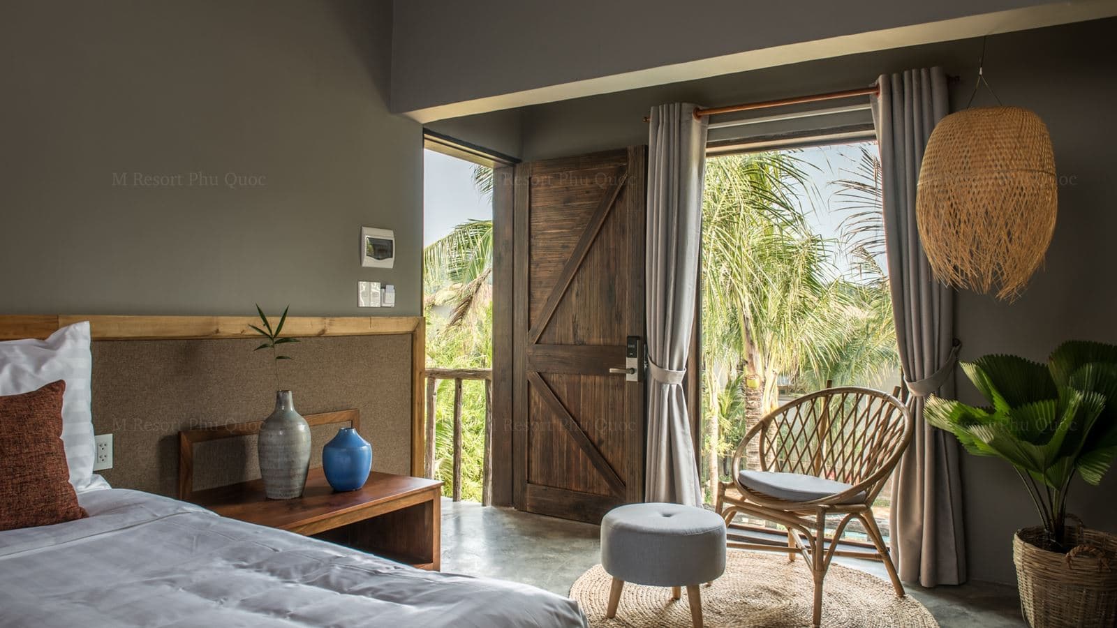 rooms-tropical-room