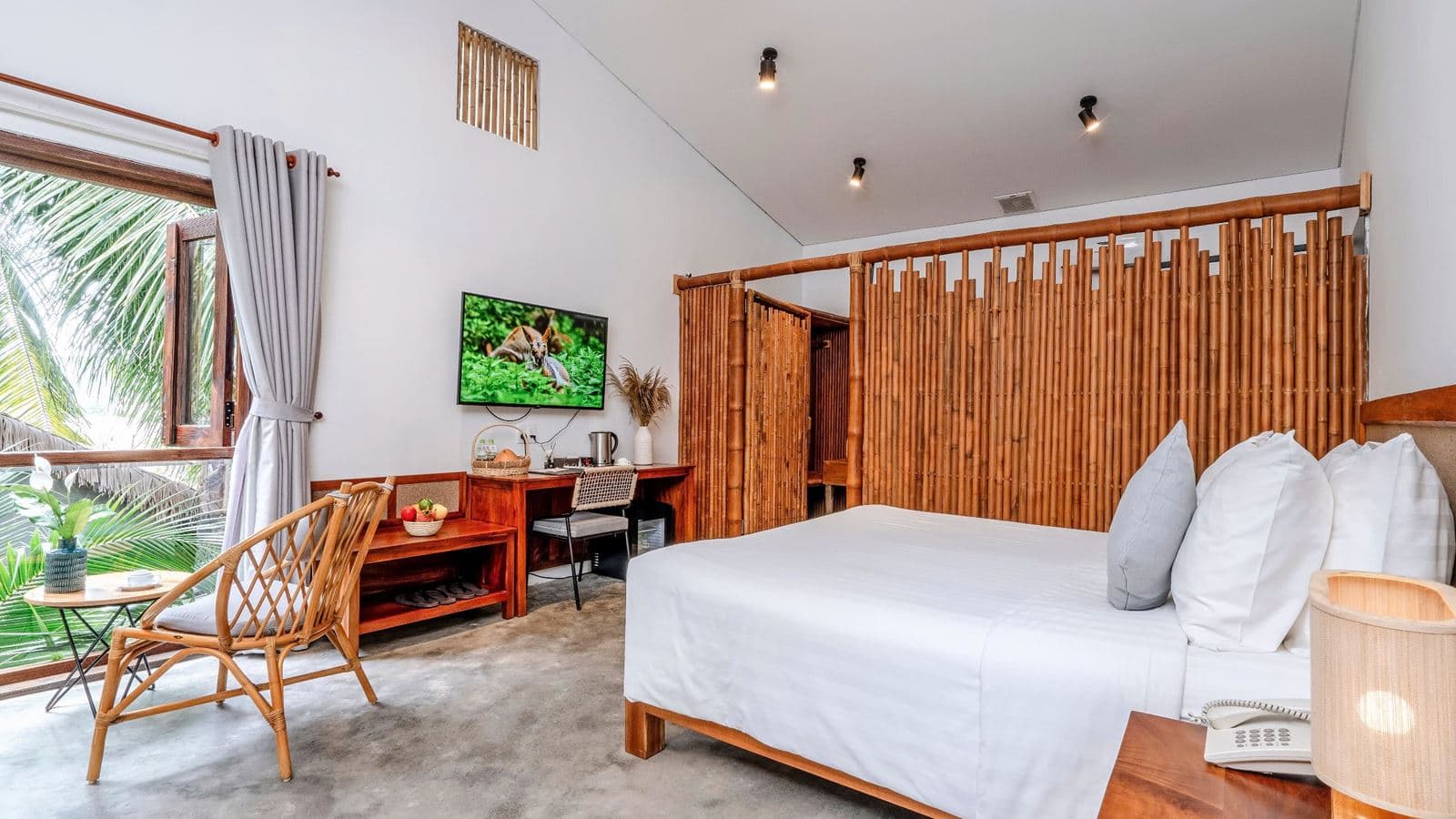 rooms-tropical-room