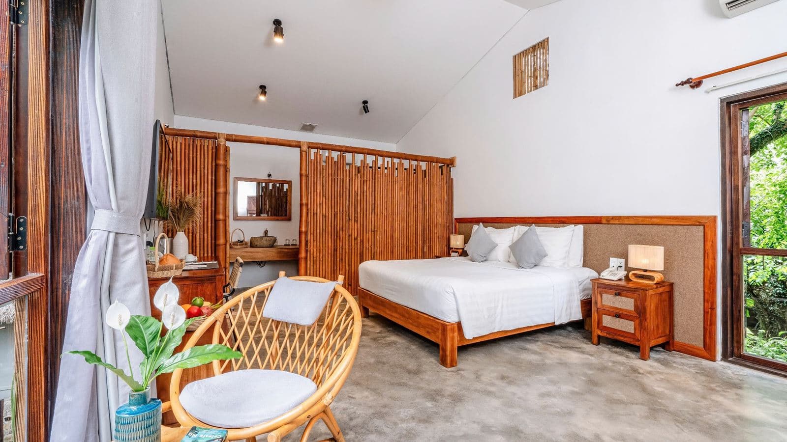 rooms-tropical-room