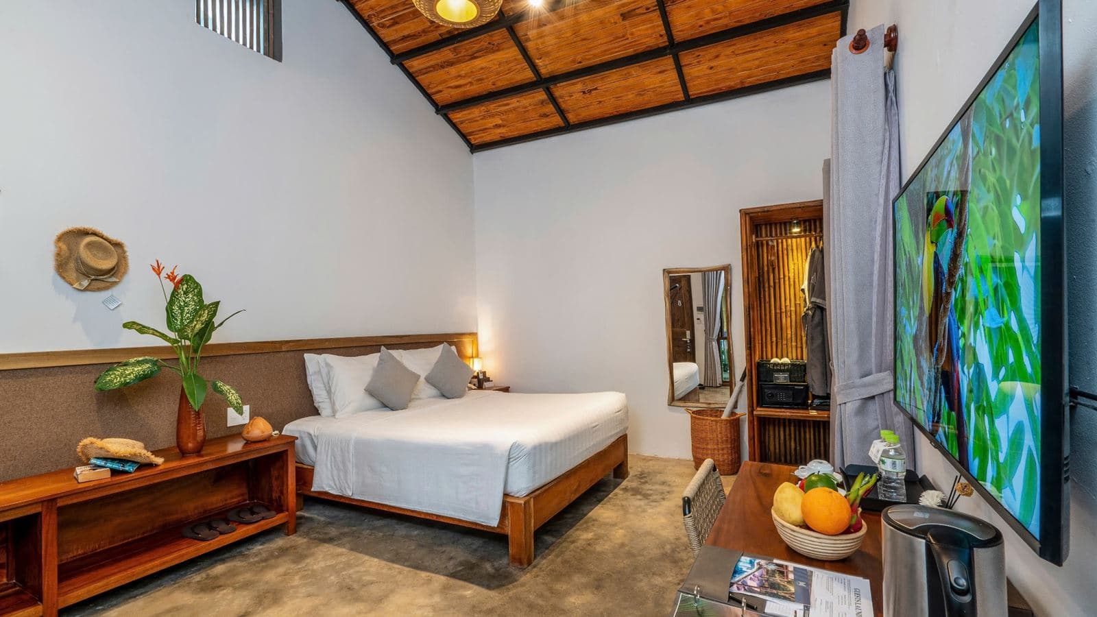 rooms-tropical-room