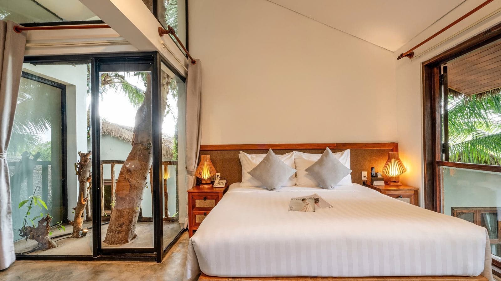 rooms-tropical-room