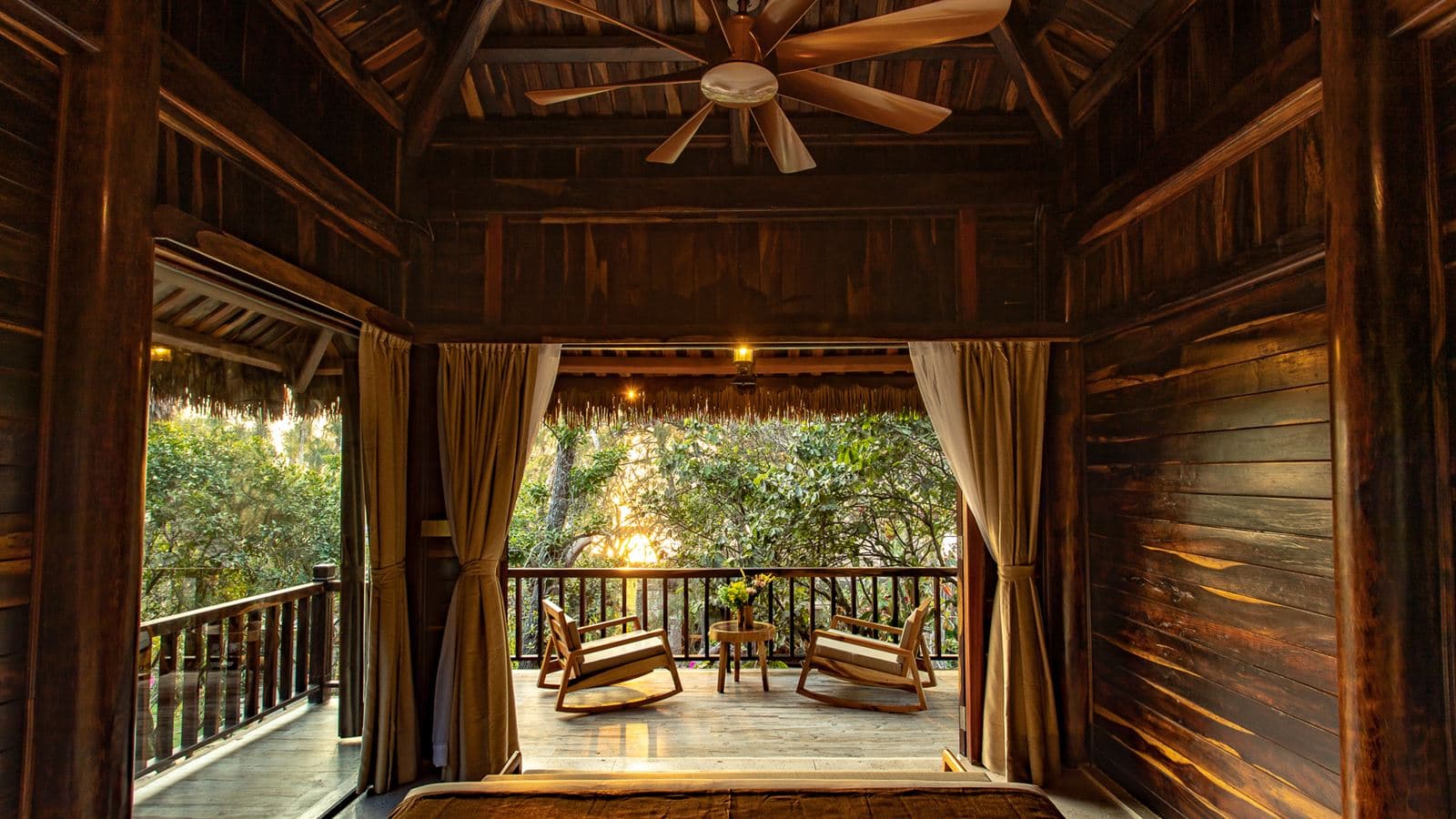 rooms-premium-ocean-breeze-bungalow