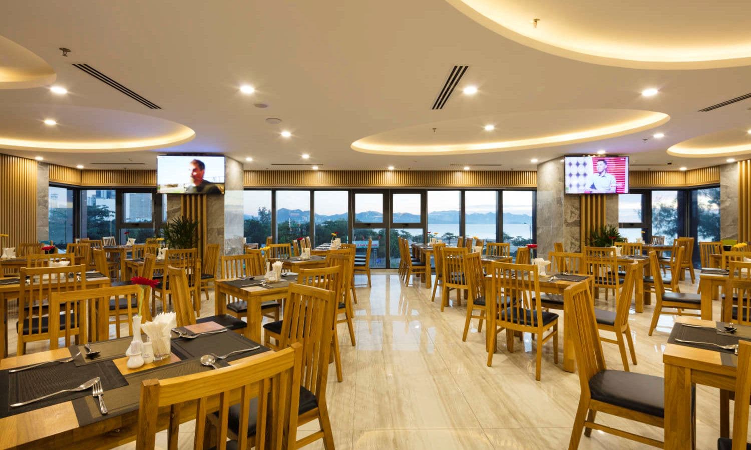 restaurants-huong-cang-restaurant